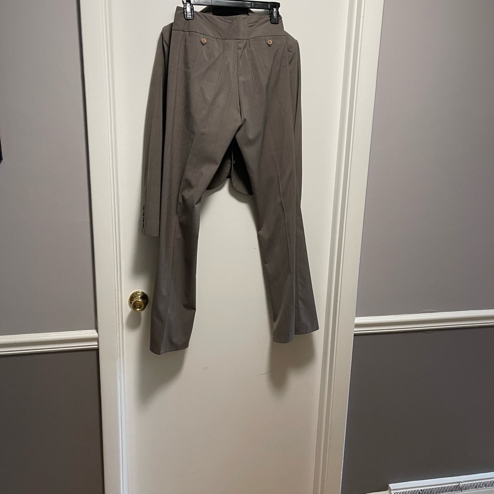 Express Suit - Picture 6 of 7